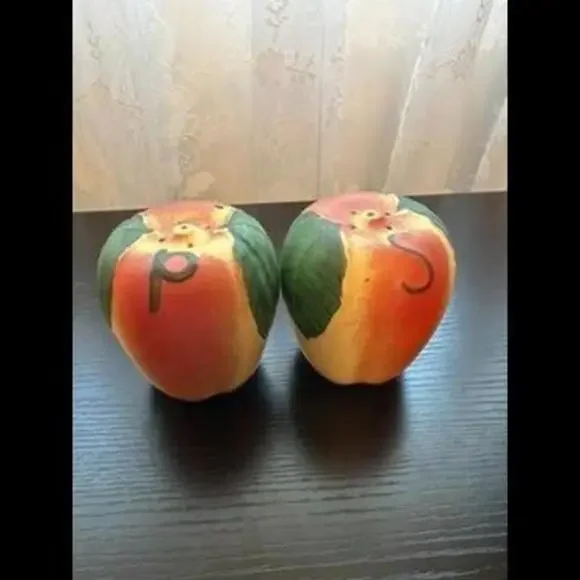 Vintage Apple-Shaped Salt and Pepper Shakers - A Charming Kitchen Duo - Picture 1 of 1